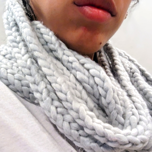 Scarf 🧣 - Picture 4 of 4